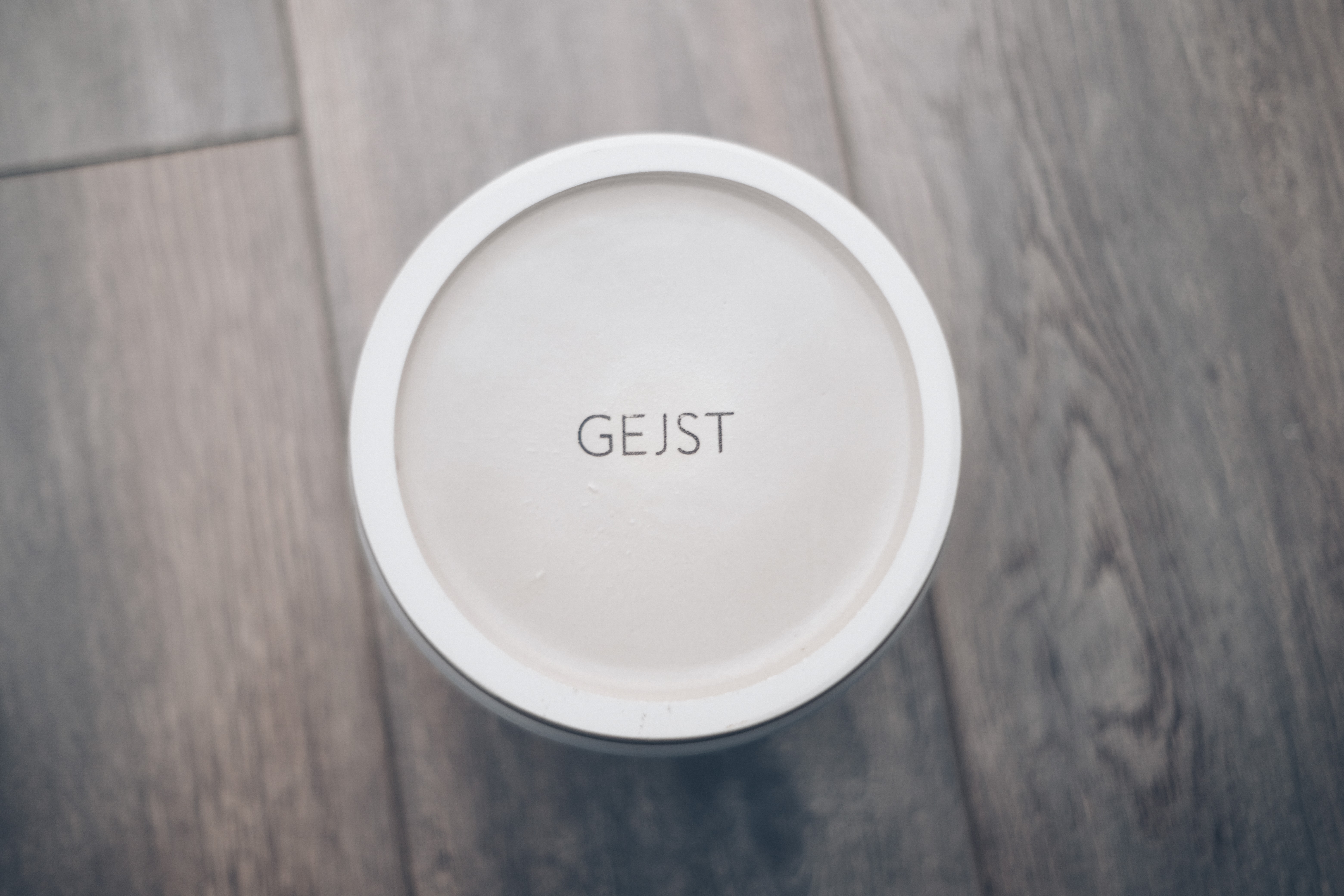 Bottom the vase visible with the gejst branding visible